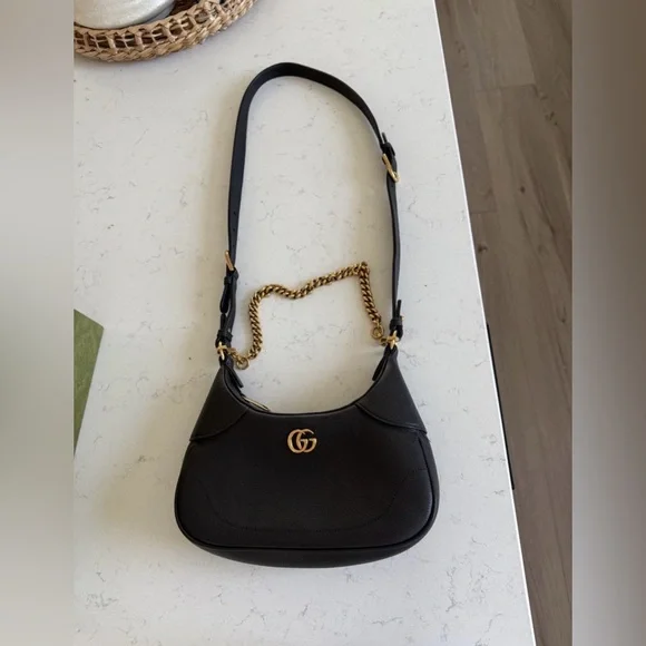 Gucci Aphrodite Black Leather Shoulder Bag with Gold Hardware - Picture 5 of 8